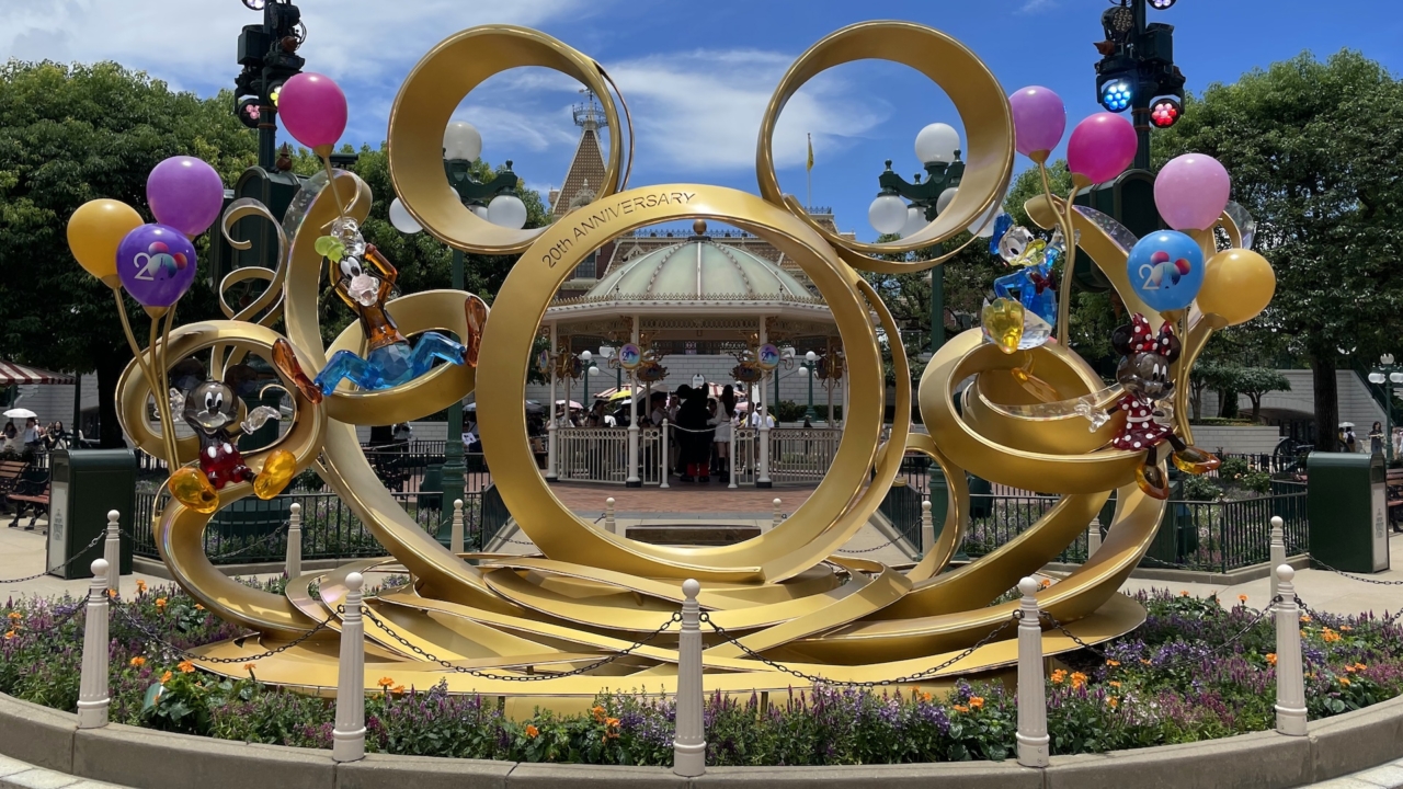 from-airport-to-park:-20th anniversary-guide-to-visiting-hong-kong-disneyland-resort 