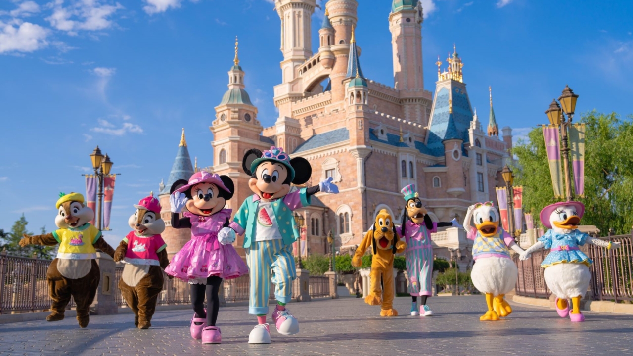 summer-kicks-off-at-shanghai-disney-resort 