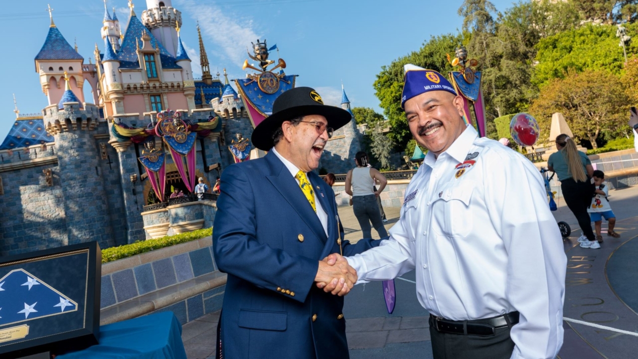 disneyland-resort-honors-purple-heart-recipients