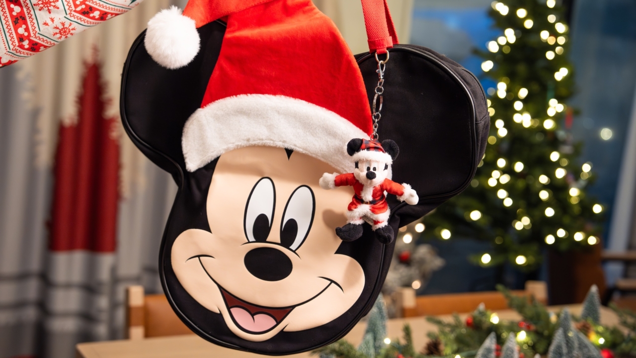 a-holly-jolly-2025-disney-holiday-merchandise-preview