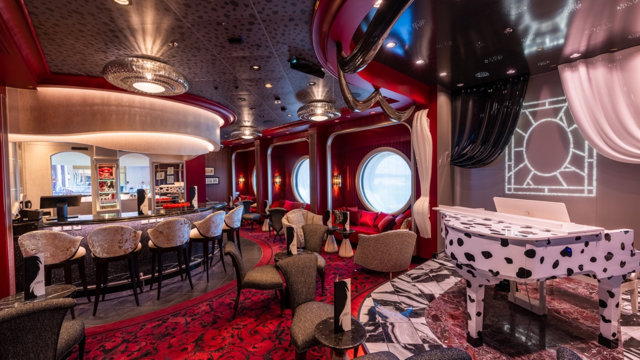 wickedly-good-fun-in-store-at-de-vil’s-piano-lounge-on-the-disney-destiny