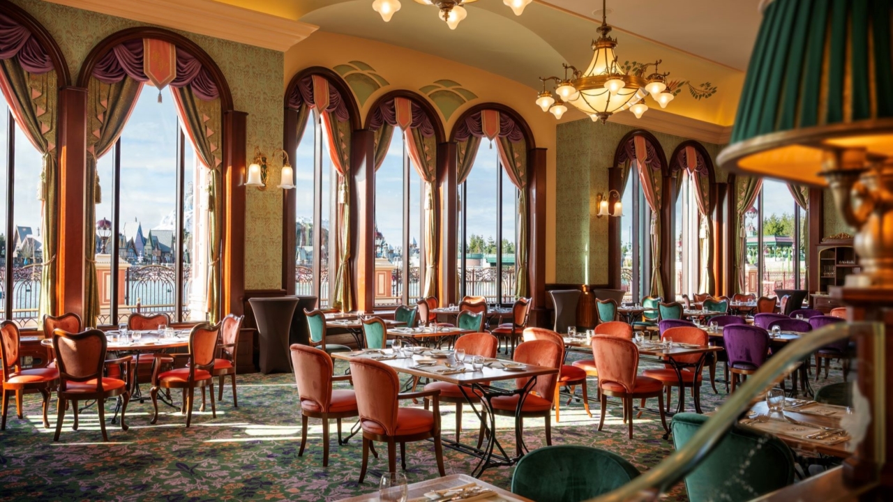 inside-the-regal-view-restaurant-&-lounge:-a-new-dining-experience-at-disney-adventure-world