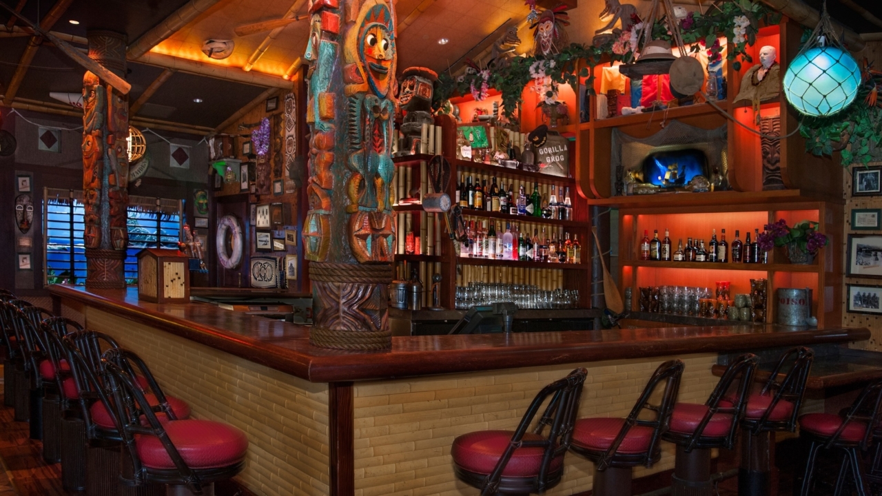 drinks,-mugs,-and-more-at-trader-sam’s-enchanted-tiki-bar-at-disneyland-resort