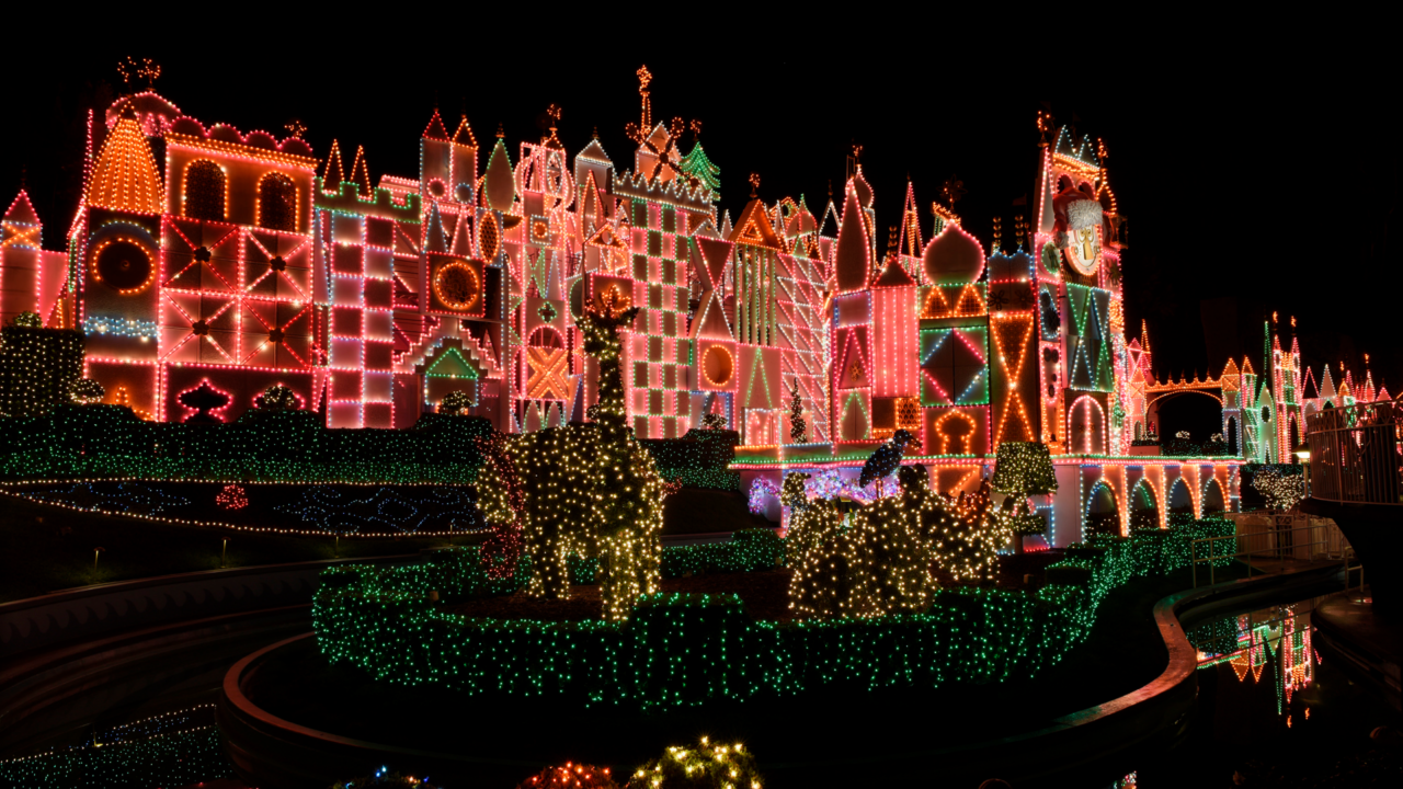 christmas-lights-and-winter-cheer:-annual-holiday-ride-overlays-at-disneyland-resort