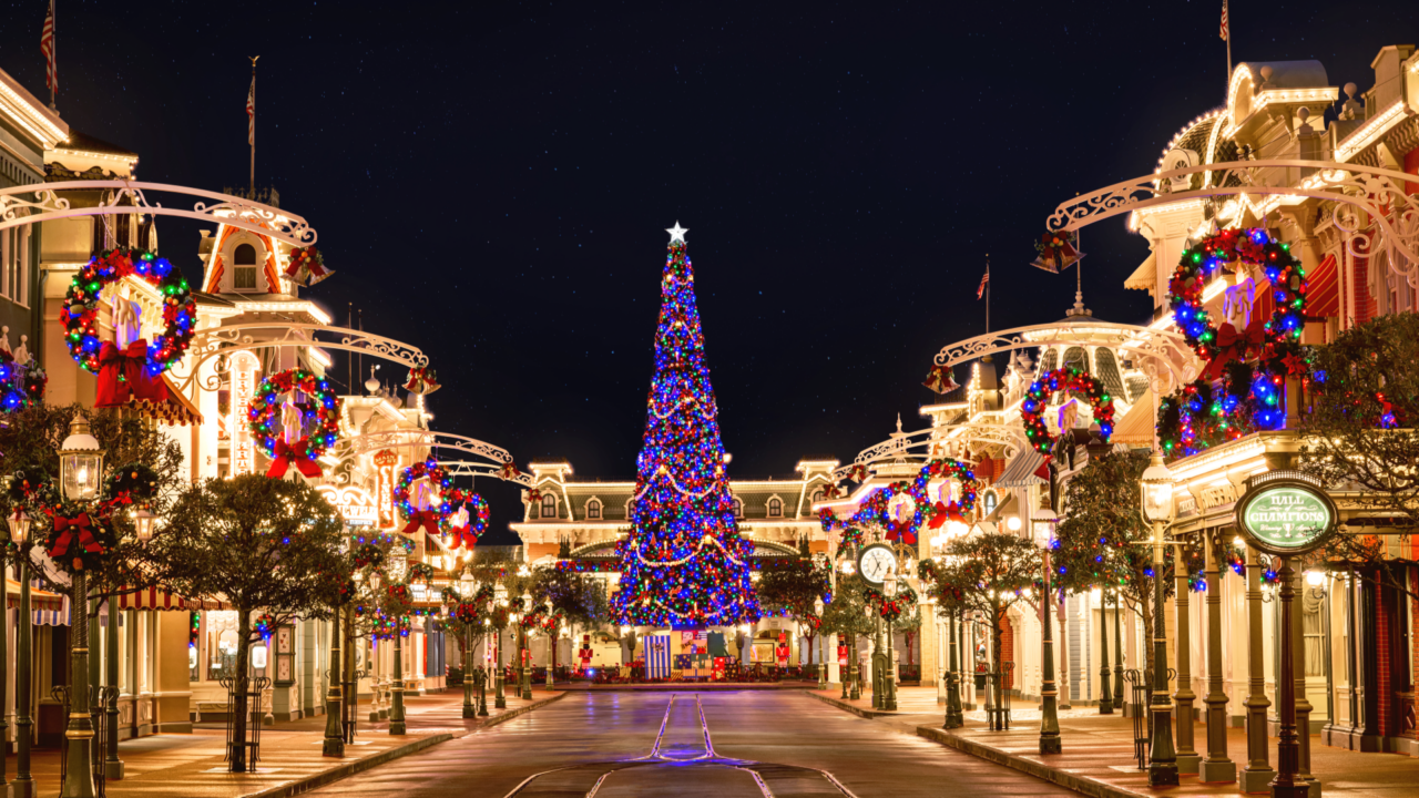 holidays-at-disney-world-2026:-christmas-lights,-festive-deals,-jolly-fun,-and-more
